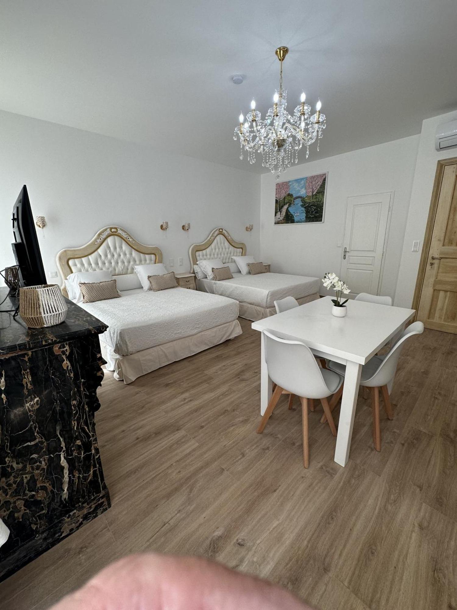 Apartment Familial Du Cloitre Narbonne
